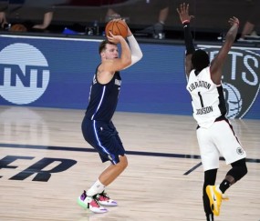 开云体育-关于东契奇回归赛场，绝杀首场状态亮眼，加拿大队观众沸腾！的信息