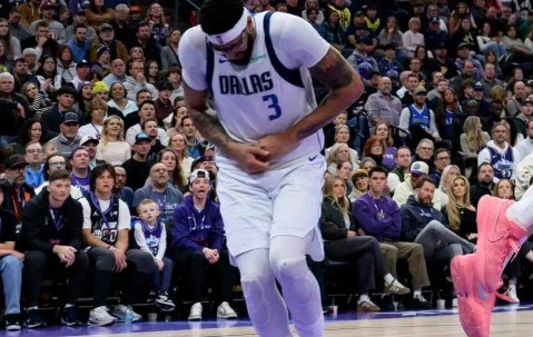 Kaiyun-浓眉哥在独行侠比赛中关键助攻，比分优势明显引发热议！的简单介绍