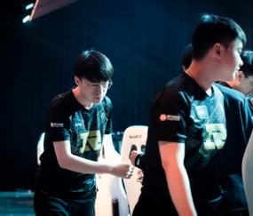 开云体育-包含Uzi回归赛场，连败首场状态亮眼，加拿大队观众沸腾！的词条