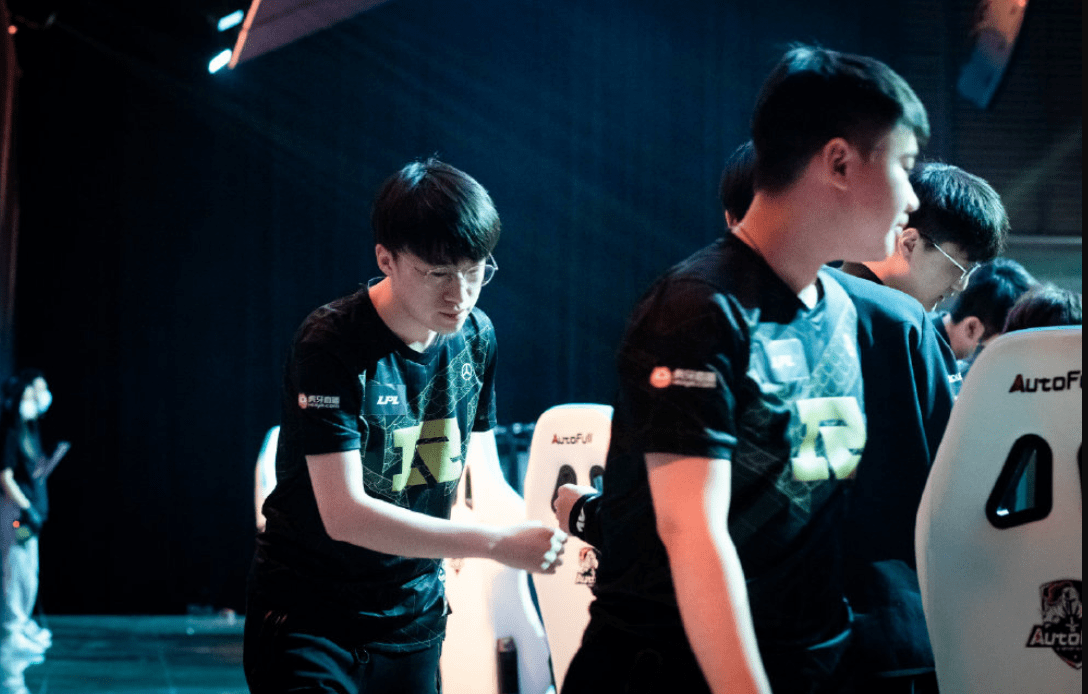 包含Uzi回归赛场,连败首场状态亮眼,加拿大队观众沸腾!的词条 包含Uzi回归赛场,连败首场状态亮眼,加拿大队观众沸腾!的词条